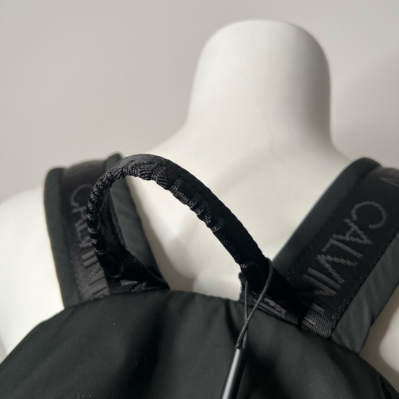 Calvin Klein - Picture 7 of 12